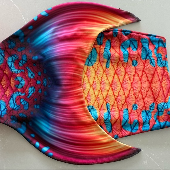 Mertailor “Guppy” Mermaid Tail for Swimming - Picture 3 of 9